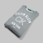 Calvin Klein férfi pulóver, világosszürke, feliratos, 100% pamut - Thumbnail Image 2