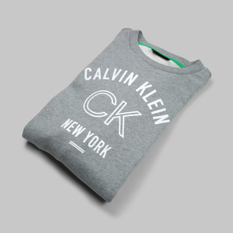 Calvin Klein férfi pulóver, világosszürke, feliratos, 100% pamut - Image 2